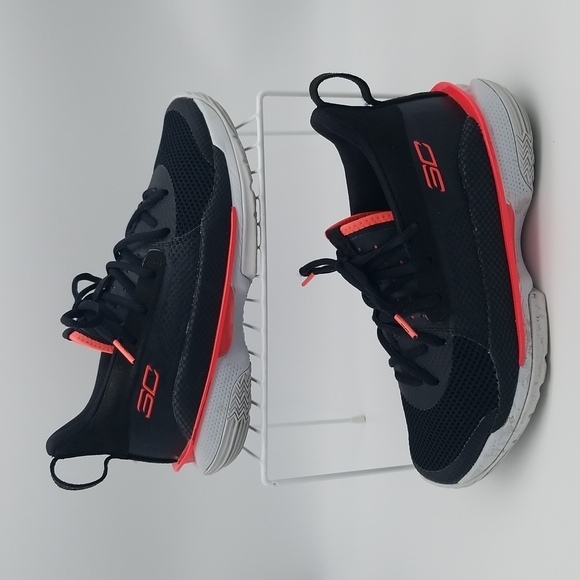 Under Armour Curry 7 Black/Beta Red Shoes, Youth Size 5.5 - Picture 1 of 8